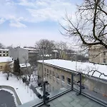 Klimatyzowane Apartamenty W Centrum Krakowa Z Parkingiem I Biurkiem By Renters Prestige