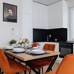 Klimatyzowane Apartamenty W Centrum Krakowa Z Parkingiem I Biurkiem By Renters Prestige