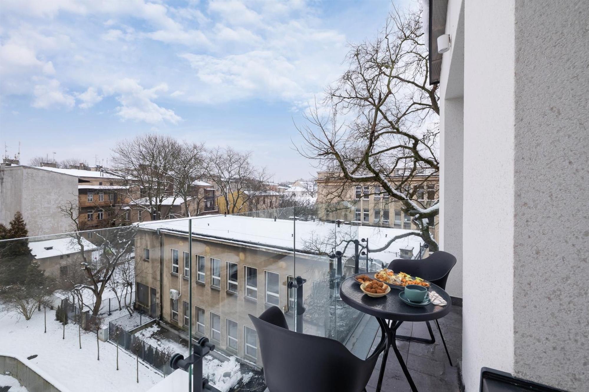 Apartment Klimatyzowane W Centrum Krakowa Z Parkingiem I Biurkiem By Renters Prestige