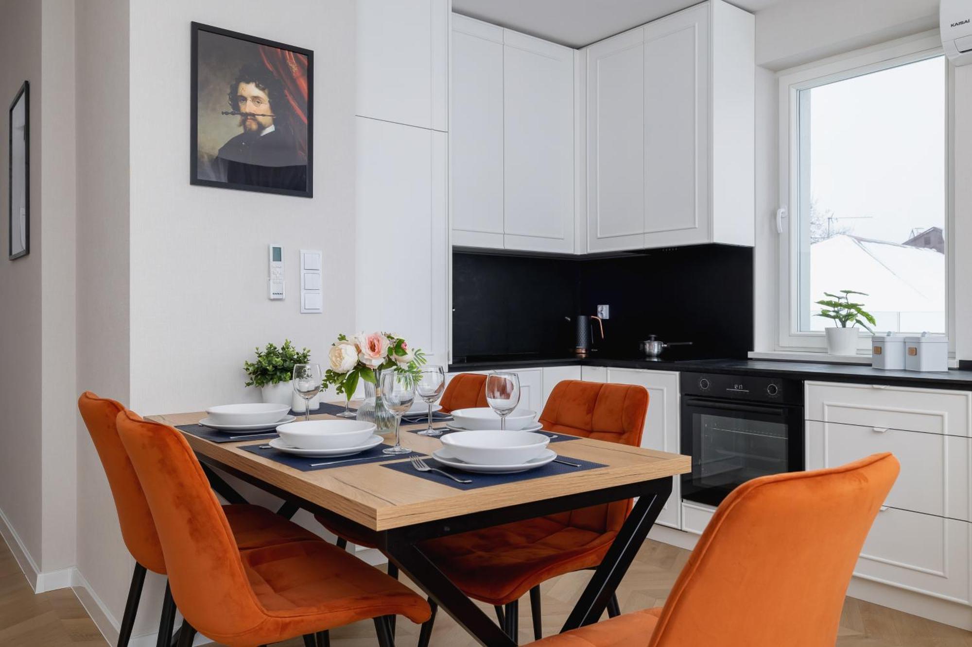 Klimatyzowane W Centrum Krakowa Z Parkingiem I Biurkiem By Renters Prestige Apartment